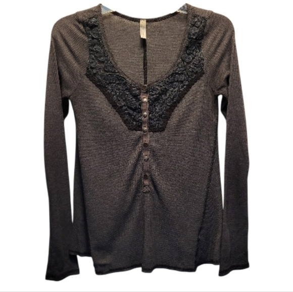 Free People Women's Grey and Blue Fuzzy-trim Thermal Henley - Size S - Picture 2 of 7